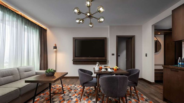 <b>Hyatt Regency Sofia Suite</b>. Images powered by <a href="https://iceportal.shijigroup.com/" title="IcePortal" target="_blank">IcePortal</a>.