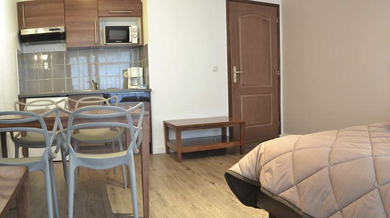 <b>Hometimes Hotel Azurea Room</b>. Images powered by <a href="https://iceportal.shijigroup.com/" title="IcePortal" target="_blank">IcePortal</a>.