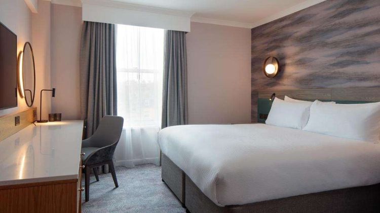 DoubleTree by Hilton Bath Room