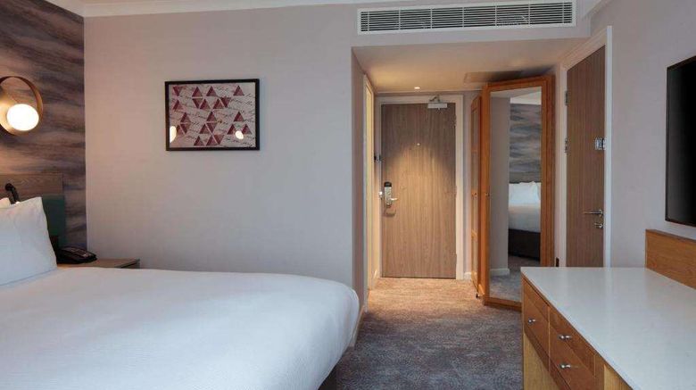 <b>DoubleTree by Hilton Bath Room</b>. Images powered by <a href="https://iceportal.shijigroup.com/" title="IcePortal" target="_blank">IcePortal</a>.