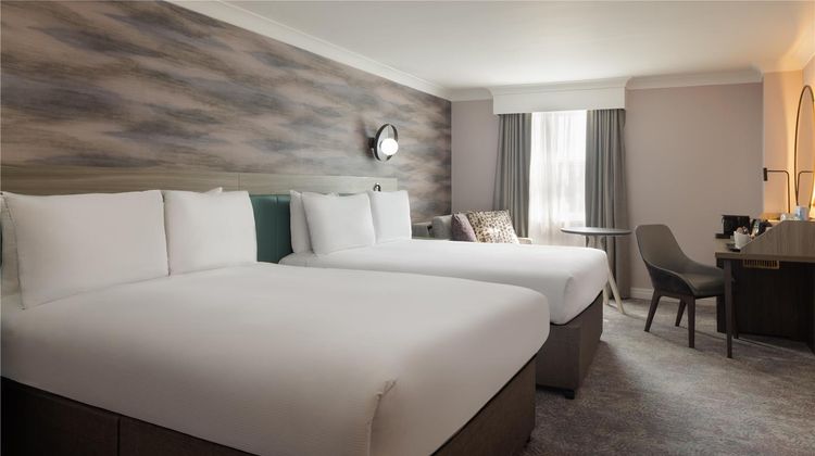 DoubleTree by Hilton Bath Room