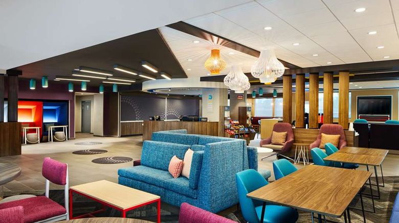<b>Tru by Hilton Charleston Airport Lobby</b>. Images powered by <a href="https://iceportal.shijigroup.com/" title="IcePortal" target="_blank">IcePortal</a>.