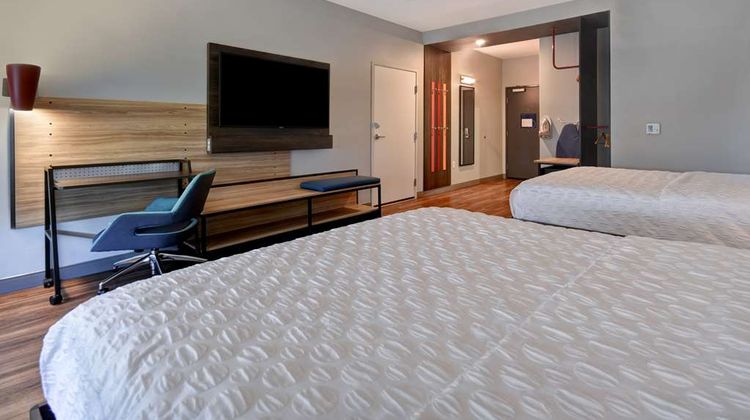 Tru by Hilton Auburn Room