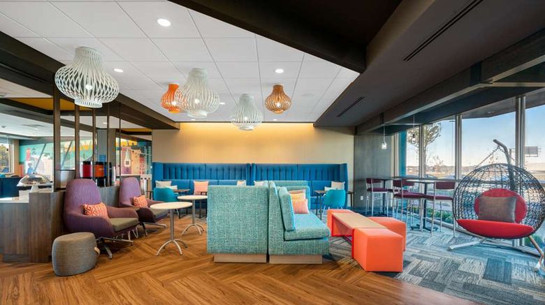 <b>Tru by Hilton Savannah Airport Lobby</b>. Images powered by <a href="https://iceportal.shijigroup.com/" title="IcePortal" target="_blank">IcePortal</a>.