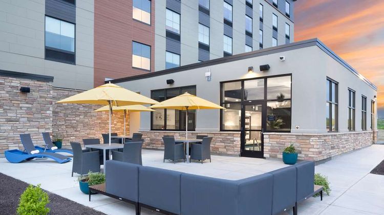Hampton Inn Verona at Turning Stone Exterior