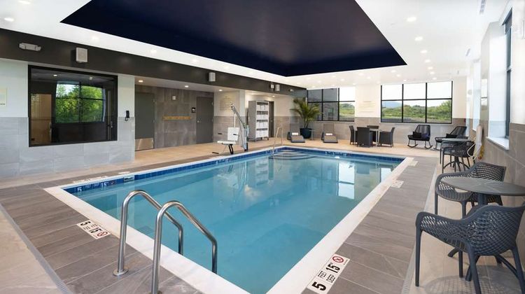 Hampton Inn Verona at Turning Stone Pool