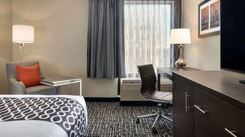 <b>La Quinta Inn & Suites by Wyndham Room</b>. Images powered by <a href="https://iceportal.shijigroup.com/" title="IcePortal" target="_blank">IcePortal</a>.