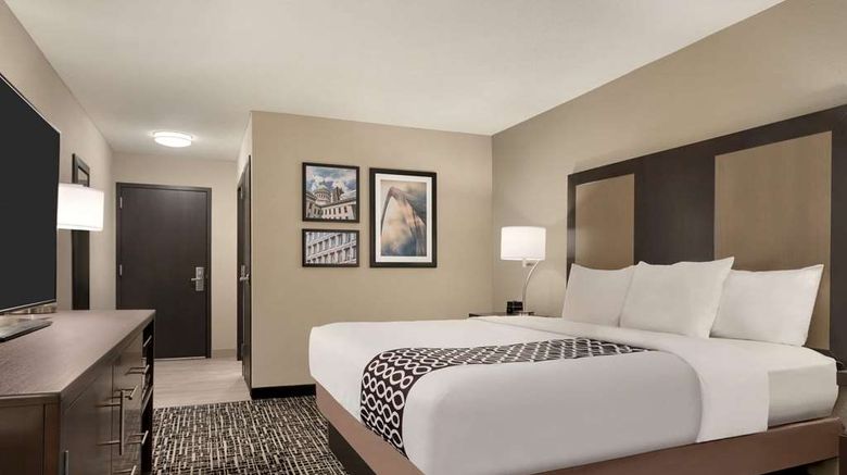 <b>La Quinta Inn & Suites by Wyndham Room</b>. Images powered by <a href="https://iceportal.shijigroup.com/" title="IcePortal" target="_blank">IcePortal</a>.