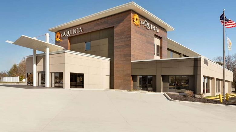 <b>La Quinta Inn & Suites by Wyndham Exterior</b>. Images powered by <a href="https://iceportal.shijigroup.com/" title="IcePortal" target="_blank">IcePortal</a>.