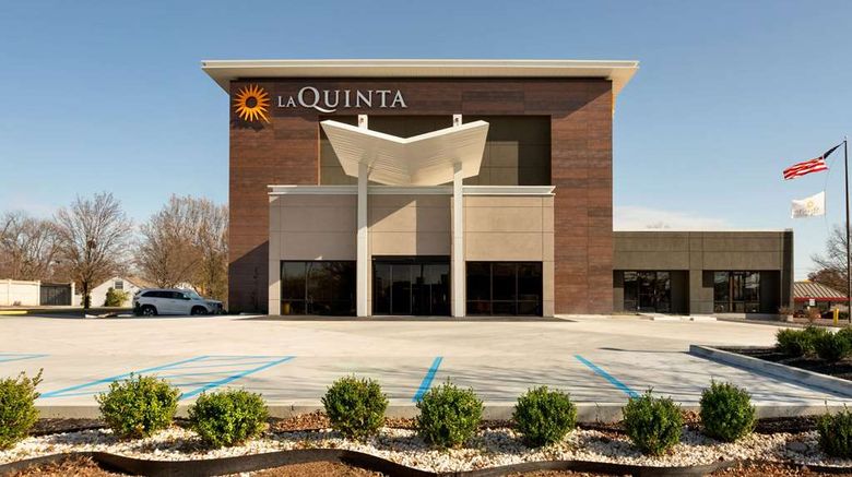<b>La Quinta Inn & Suites by Wyndham Exterior</b>. Images powered by <a href="https://iceportal.shijigroup.com/" title="IcePortal" target="_blank">IcePortal</a>.