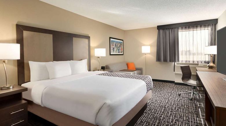 <b>La Quinta Inn & Suites by Wyndham Suite</b>. Images powered by <a href="https://iceportal.shijigroup.com/" title="IcePortal" target="_blank">IcePortal</a>.