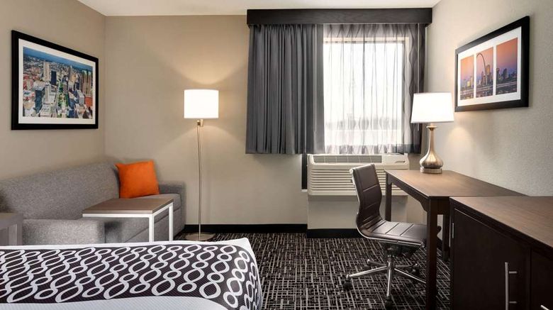 <b>La Quinta Inn & Suites by Wyndham Suite</b>. Images powered by <a href="https://iceportal.shijigroup.com/" title="IcePortal" target="_blank">IcePortal</a>.