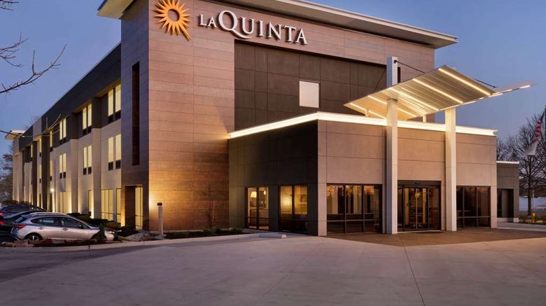 <b>La Quinta Inn & Suites by Wyndham Exterior</b>. Images powered by <a href="https://iceportal.shijigroup.com/" title="IcePortal" target="_blank">IcePortal</a>.