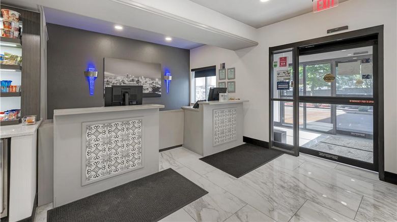 <b>Best Western Independence Kansas City Lobby</b>. Images powered by <a href="https://iceportal.shijigroup.com/" title="IcePortal" target="_blank">IcePortal</a>.