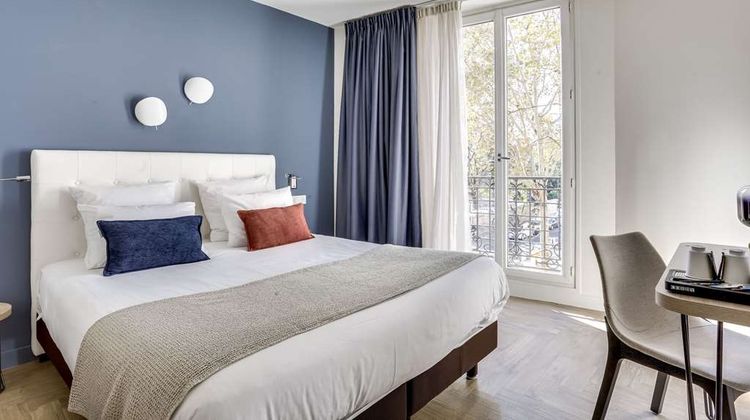 Hotel CourSeine Room