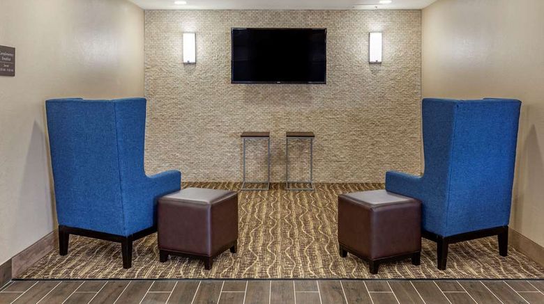 <b>Comfort Inn & Suites Lobby</b>. Images powered by <a href="https://iceportal.shijigroup.com/" title="IcePortal" target="_blank">IcePortal</a>.