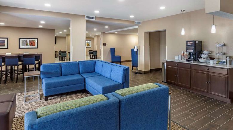 <b>Comfort Inn & Suites Lobby</b>. Images powered by <a href="https://iceportal.shijigroup.com/" title="IcePortal" target="_blank">IcePortal</a>.