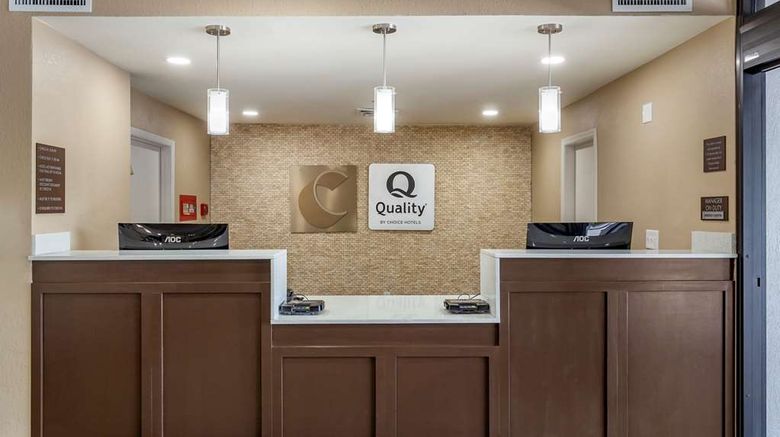 <b>Comfort Inn & Suites Lobby</b>. Images powered by <a href="https://iceportal.shijigroup.com/" title="IcePortal" target="_blank">IcePortal</a>.