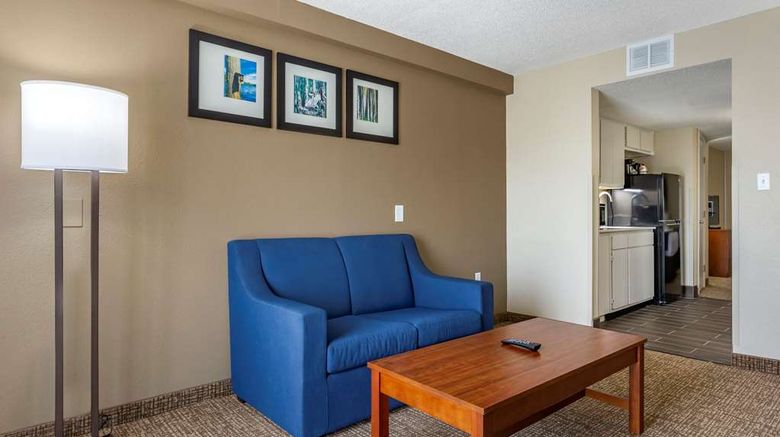 <b>Comfort Inn & Suites Suite</b>. Images powered by <a href="https://iceportal.shijigroup.com/" title="IcePortal" target="_blank">IcePortal</a>.