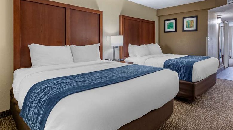 <b>Comfort Inn & Suites Suite</b>. Images powered by <a href="https://iceportal.shijigroup.com/" title="IcePortal" target="_blank">IcePortal</a>.