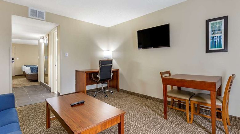 <b>Comfort Inn & Suites Suite</b>. Images powered by <a href="https://iceportal.shijigroup.com/" title="IcePortal" target="_blank">IcePortal</a>.