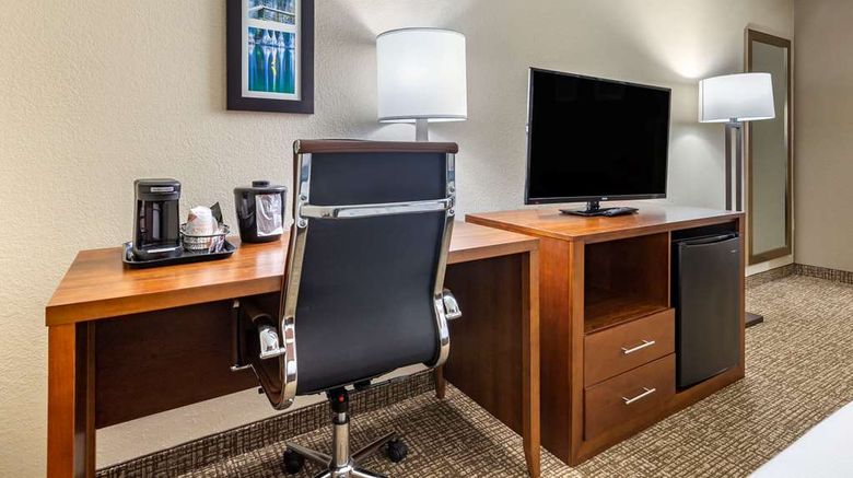 <b>Comfort Inn & Suites Room</b>. Images powered by <a href="https://iceportal.shijigroup.com/" title="IcePortal" target="_blank">IcePortal</a>.