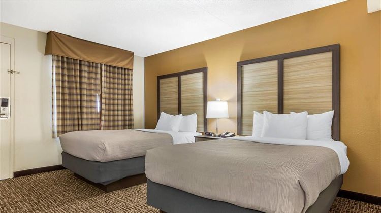 Quality Inn & Suites Suite
