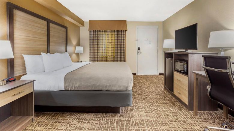 <b>Quality Inn & Suites Room</b>. Images powered by <a href="https://iceportal.shijigroup.com/" title="IcePortal" target="_blank">IcePortal</a>.