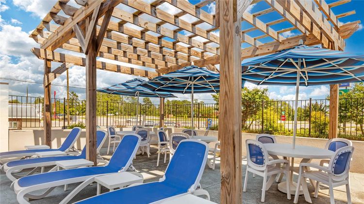 Quality Inn & Suites Pool
