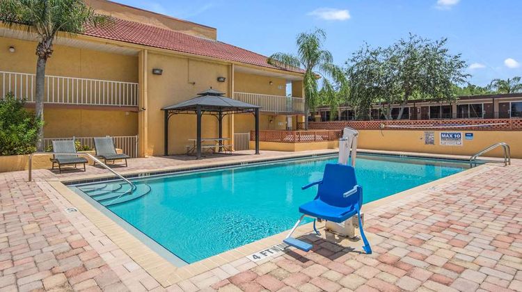 Rodeway Inn Port Richey Pool