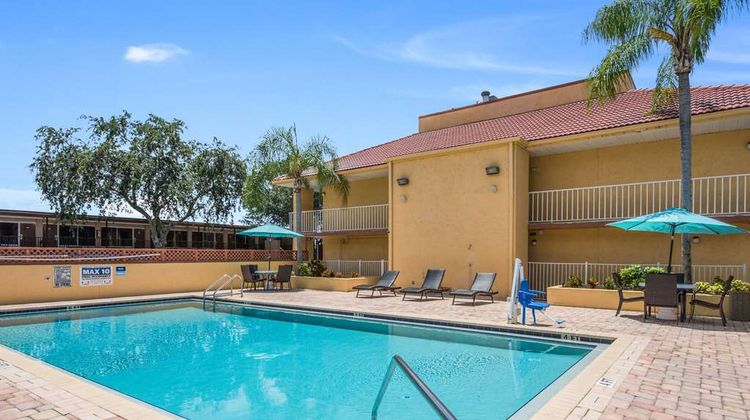 Rodeway Inn Port Richey Pool