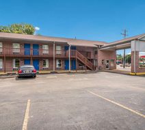Rodeway Inn Exterior