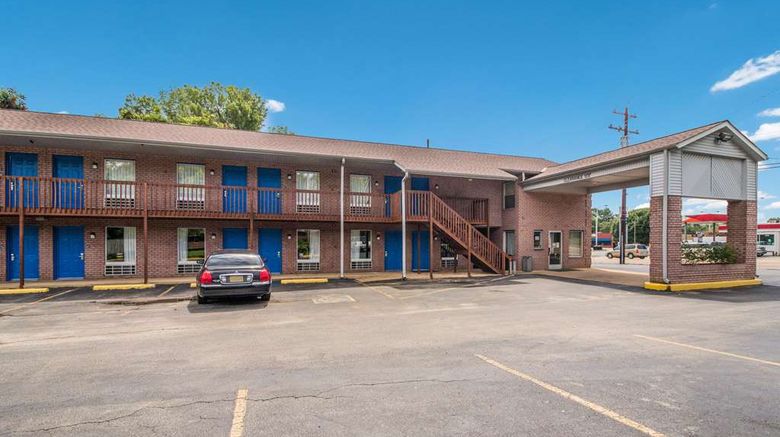 <b>Rodeway Inn Exterior</b>. Images powered by <a href="https://iceportal.shijigroup.com/" title="IcePortal" target="_blank">IcePortal</a>.