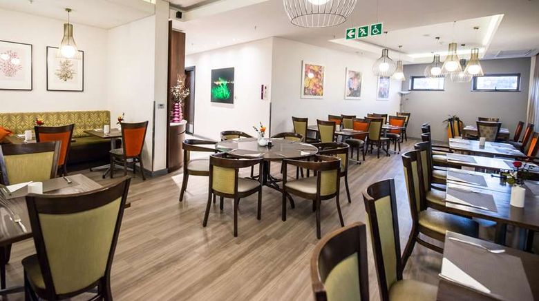 <b>Hotel Verde Cape Town Airport Restaurant</b>. Images powered by <a href="https://iceportal.shijigroup.com/" title="IcePortal" target="_blank">IcePortal</a>.