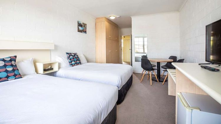 Mulgrave Court Motor Inn Room