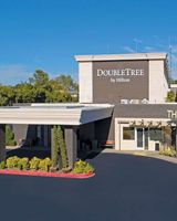 DoubleTree by Hilton Chico