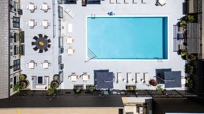 <b>DoubleTree by Hilton Denver Cherry Creek Pool</b>. Images powered by <a href="https://iceportal.shijigroup.com/" title="IcePortal" target="_blank">IcePortal</a>.
