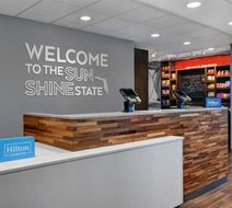 Hampton Inn & Suites MacClenny I-10 Lobby