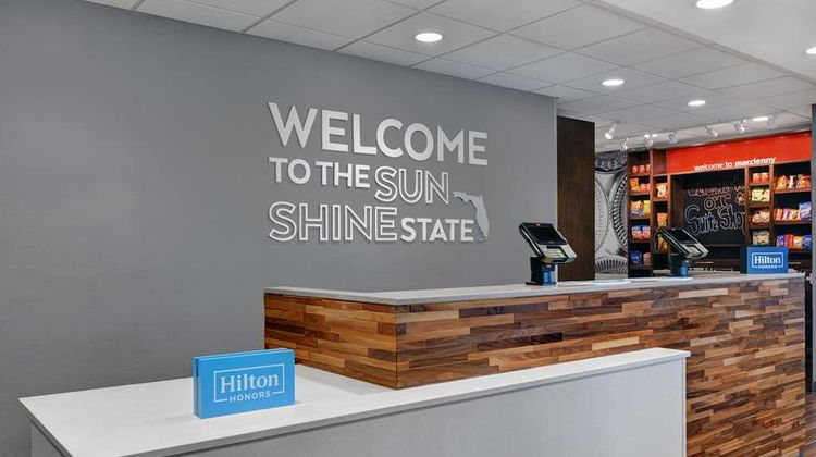 Hampton Inn & Suites MacClenny I-10 Lobby