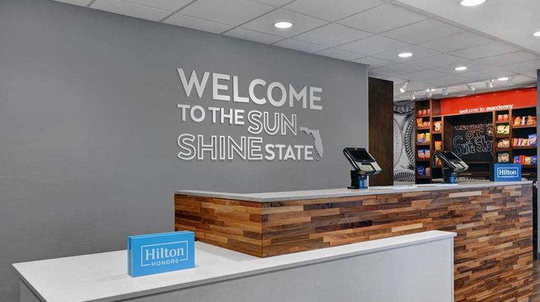 <b>Hampton Inn & Suites MacClenny I-10 Lobby</b>. Images powered by <a href="https://iceportal.shijigroup.com/" title="IcePortal" target="_blank">IcePortal</a>.