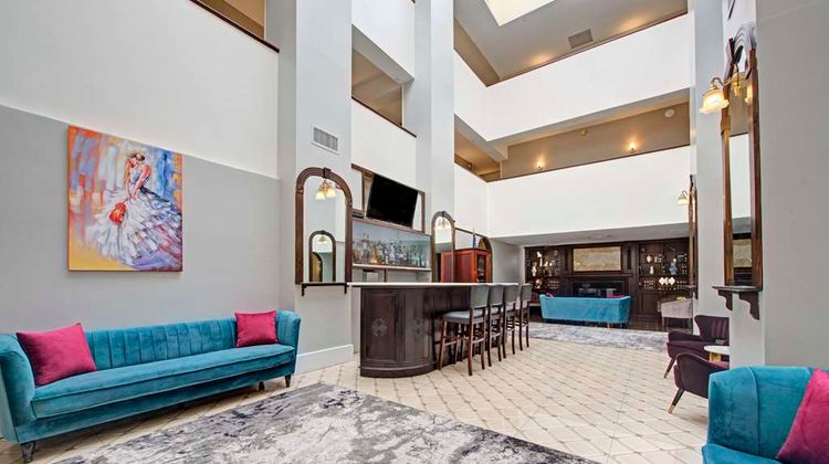 The Roslyn Hotel Tapestry Coll by Hilton Lobby