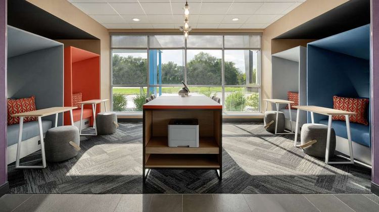 Tru by Hilton Sandusky Lobby