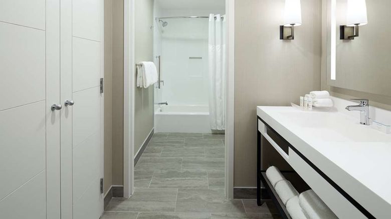 <b>Hilton Garden Inn Montreal Midtown Room</b>. Images powered by <a href="https://iceportal.shijigroup.com/" title="IcePortal" target="_blank">IcePortal</a>.