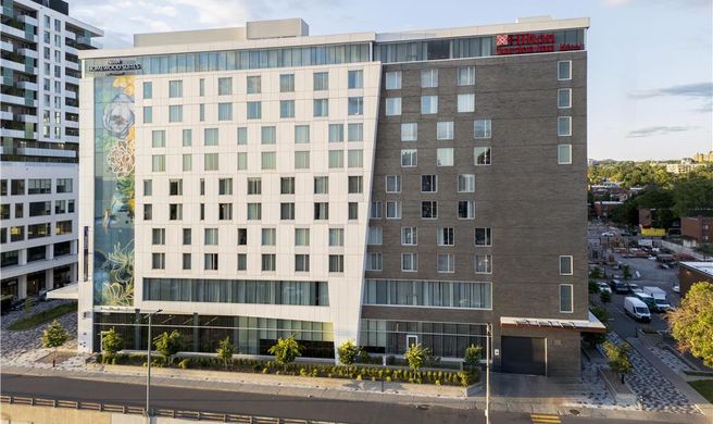 Hilton Garden Inn Montreal Midtown Exterior
