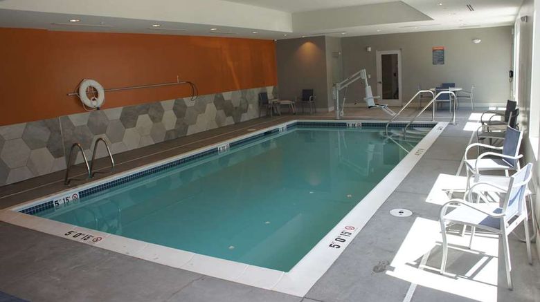 <b>La Quinta Inn & Suites by Wyndham Pool</b>. Images powered by <a href="https://iceportal.shijigroup.com/" title="IcePortal" target="_blank">IcePortal</a>.