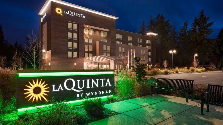<b>La Quinta Inn & Suites by Wyndham Exterior</b>. Images powered by <a href="https://iceportal.shijigroup.com/" title="IcePortal" target="_blank">IcePortal</a>.