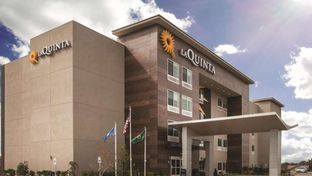 La Quinta Inn & Suites by Wyndham