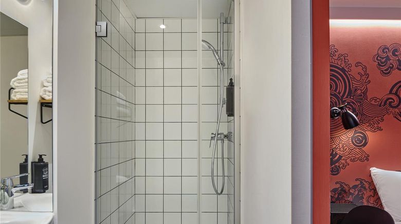 <b>Ibis Styles Paris Magenta Room</b>. Images powered by <a href="https://iceportal.shijigroup.com/" title="IcePortal" target="_blank">IcePortal</a>.