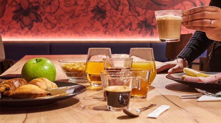 Ibis Styles Paris Magenta Other