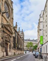 Ibis Styles Paris Magenta